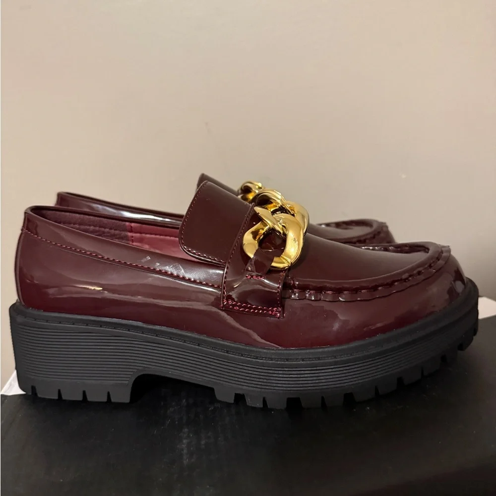 Women’s Patent Leather Chain-Accent Loafers in burgundy - Picture 6 of 6